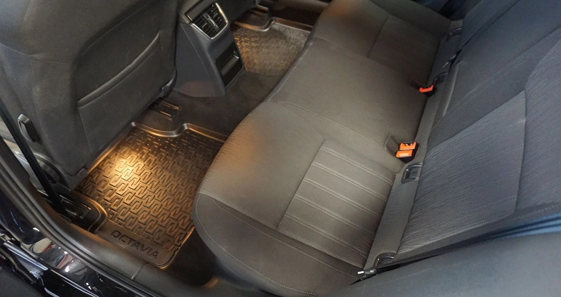 Skoda Octavia cena 72900 przebieg: 118283, rok produkcji 2018 z Wolin małe 667